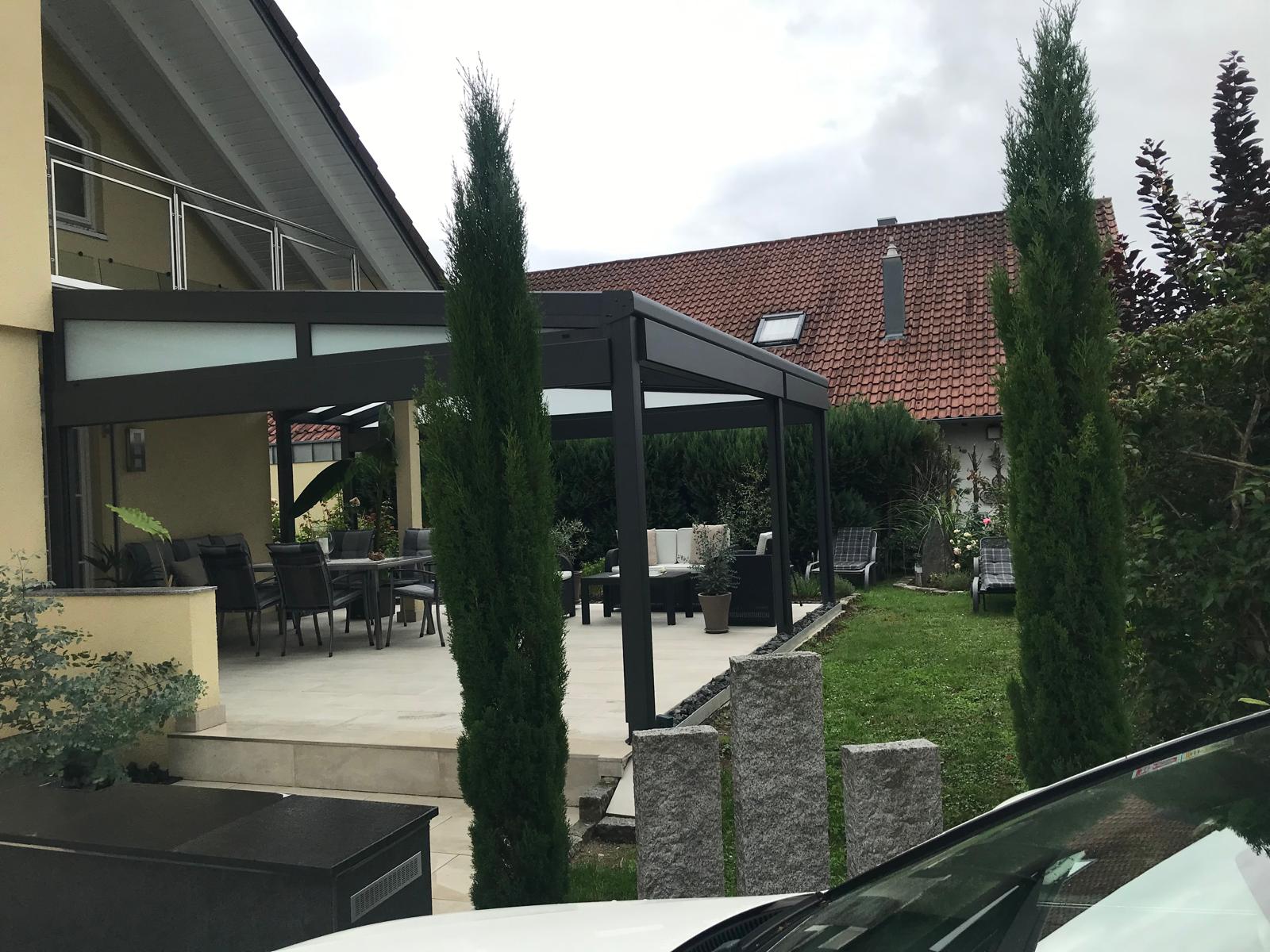 Terrassenüberdachung mit Lounge-Bereich